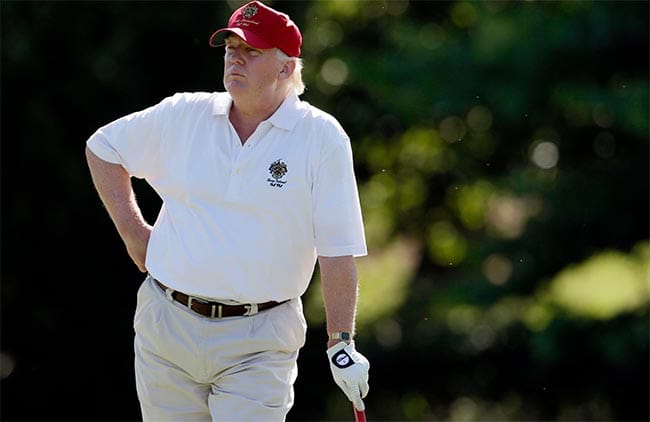 Trump reaparece no golfe e derruba boatos de “morte”