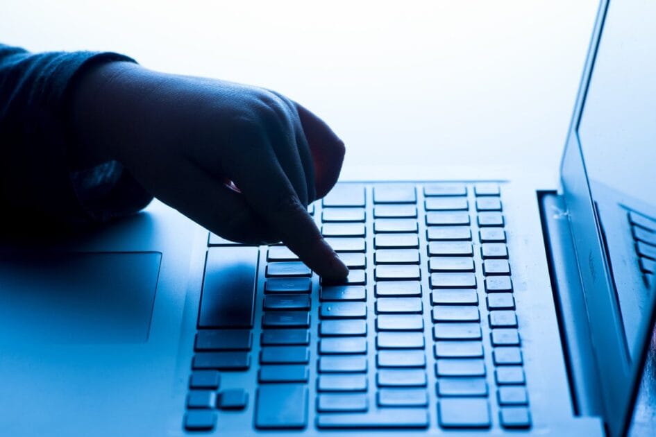 Caridade alarmada com possível corte das leis de segurança online