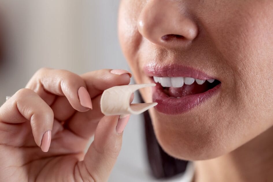 Descubra os 250.000 microplásticos em chicletes mastigáveis