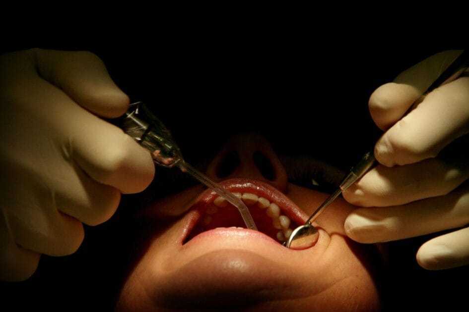 Odontologia em Crise: Parlamentares Alertam sobre o Declínio