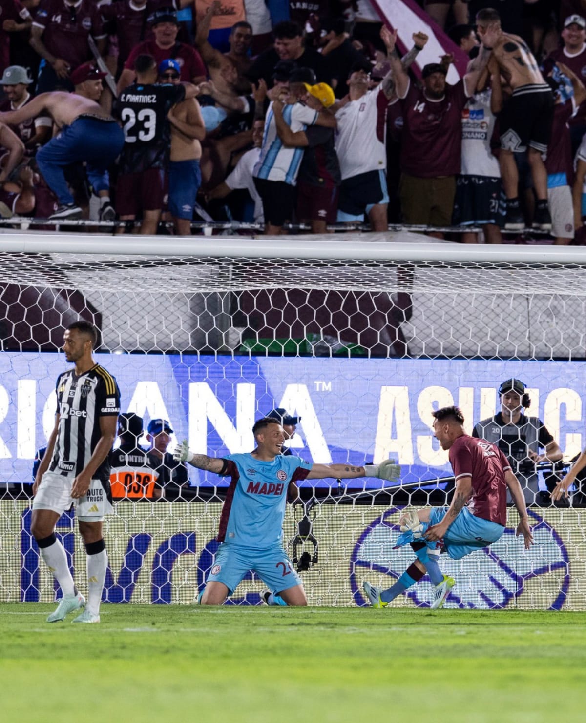 Lanús vence nos pênaltis e é campeão da Sul-Americana em final dramática contra o Atlético-MG