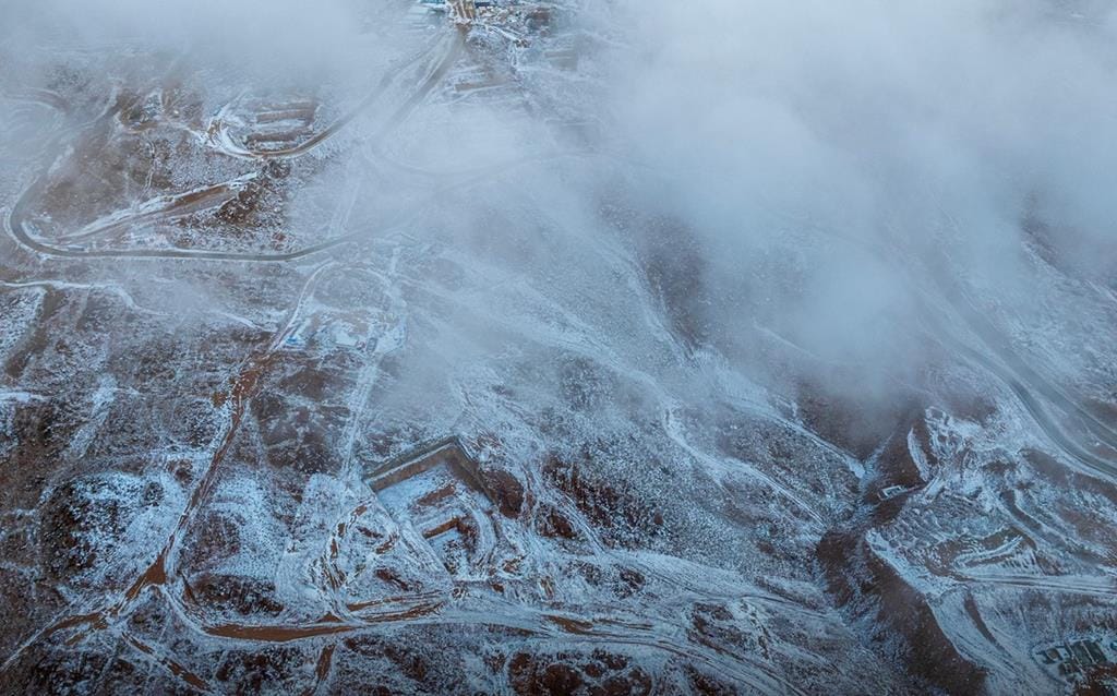 Neve cobre montanhas no deserto da Arábia Saudita e surpreende moradores