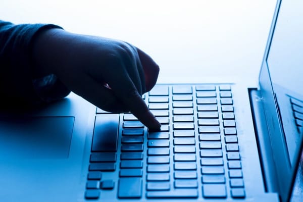 Caridade alarmada com possível corte das leis de segurança online