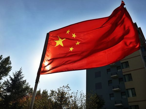 China bloqueia OnlyFans e reforça controle estatal sobre plataformas digitais