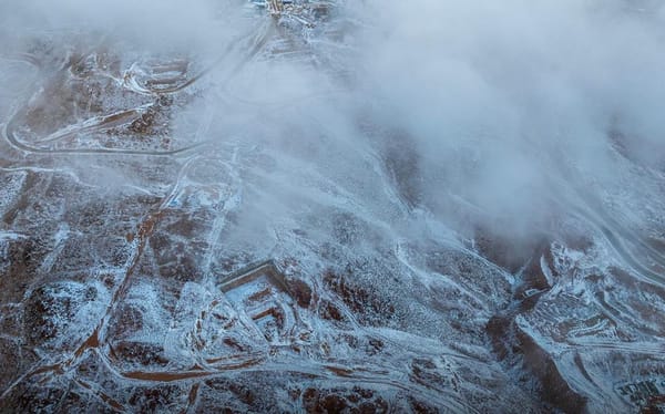 Neve cobre montanhas no deserto da Arábia Saudita e surpreende moradores