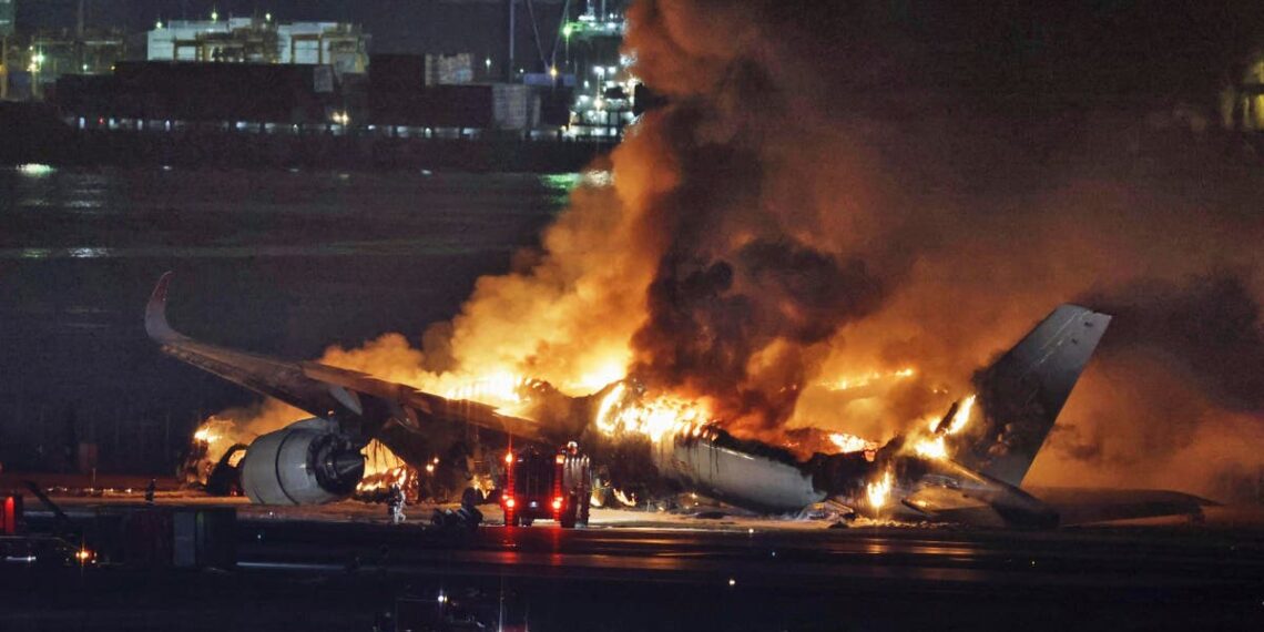 Assista ao vivo: Avião da Japan Airlines em chamas no aeroporto de Haneda, em Tóquio