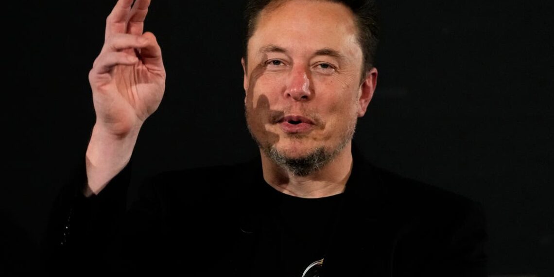 Elon Musk deve visitar Auschwitz meses após endosso ‘tolo’ da teoria antissemita