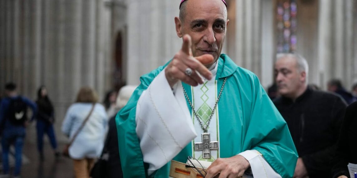Novo chefe de doutrina do Papa em maus lençóis por causa de livro sobre orgasmo descoberto