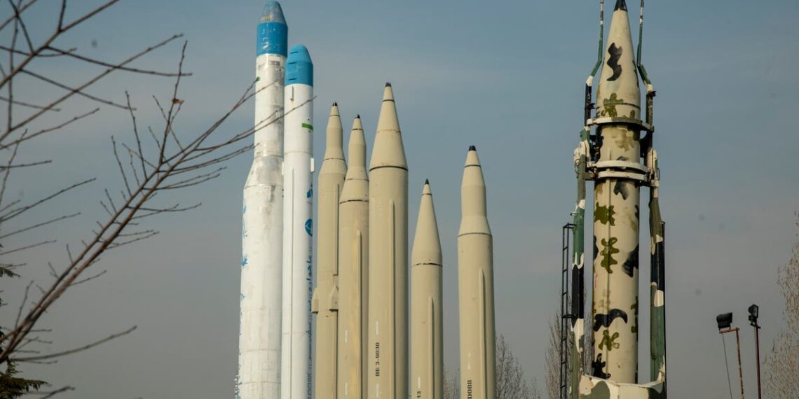 O Irã lança com sucesso três satélites ao mesmo tempo, um passo à frente para o programa de foguetes