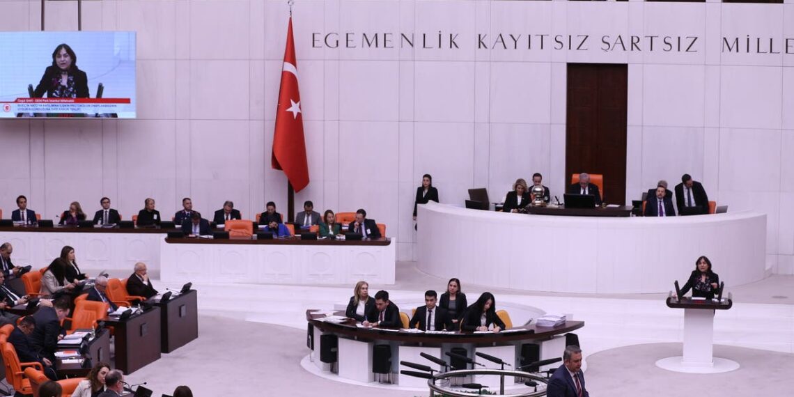 Parlamento turco apoia tentativa da Suécia de aderir à OTAN