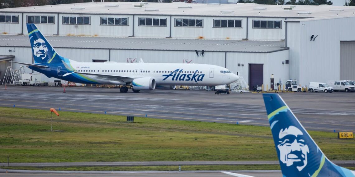 Pedaço de porta que explodiu do Boeing da Alaska Airlines foi encontrado no quintal do professor