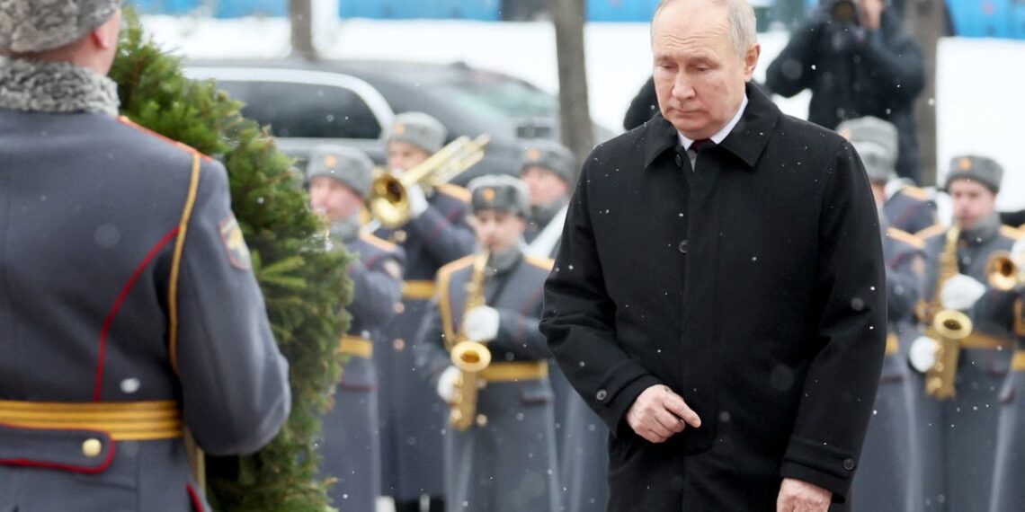Vladimir Putin tem “algo fundamentalmente errado” com sua saúde, sugere ex-chefe do MI6