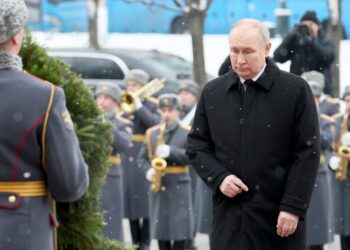 Vladimir Putin tem “algo fundamentalmente errado” com sua saúde, sugere ex-chefe do MI6