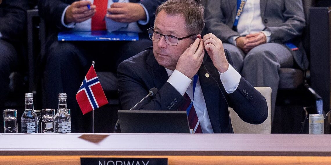 A Noruega deve se preparar para o conflito com a Rússia em meio às propostas da Suécia e da Finlândia à Otan, alerta o ministro da Defesa
