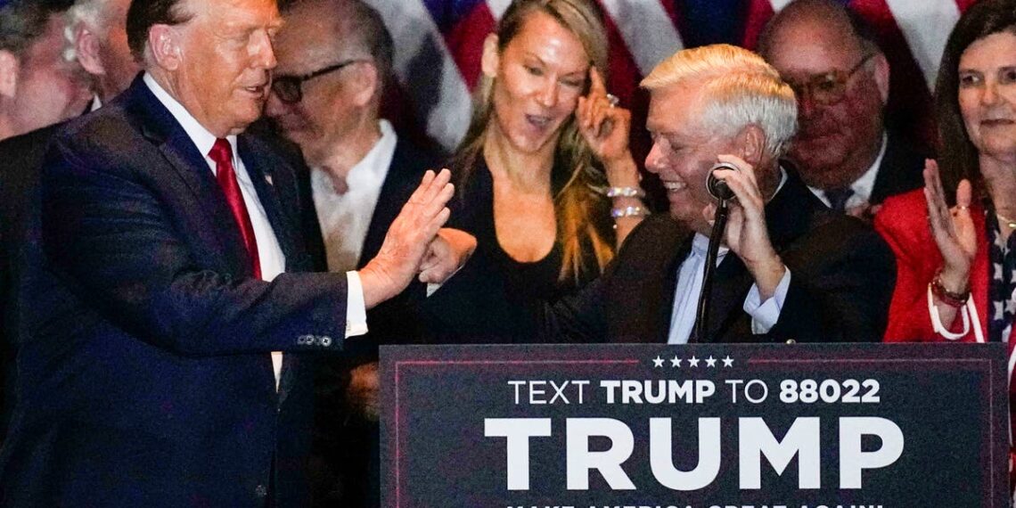 Apoiadores de Maga vaiam Lindsey Graham quando Trump o apresenta na festa da vitória na Carolina do Sul