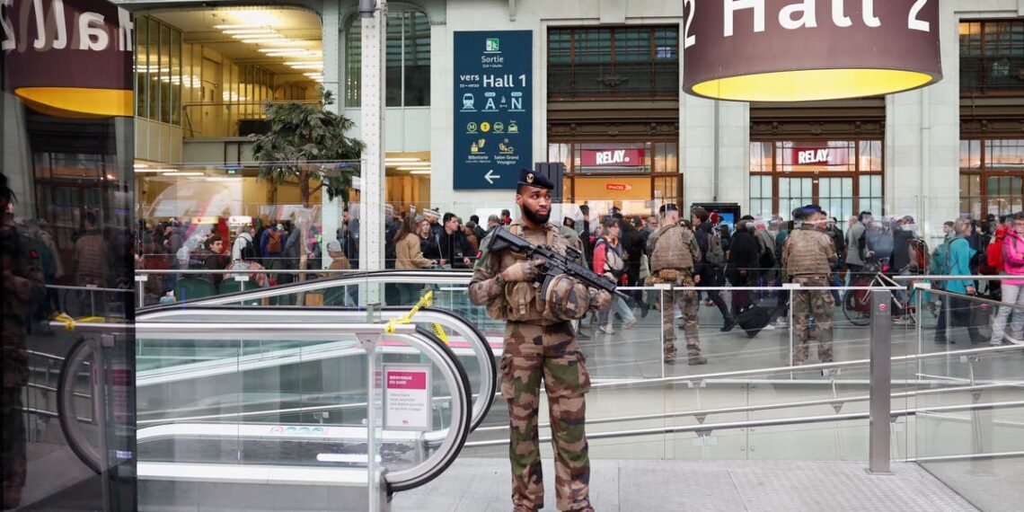 Assista: Vista da Gare de Lyon após ataque com faca ferindo três pessoas em Paris
