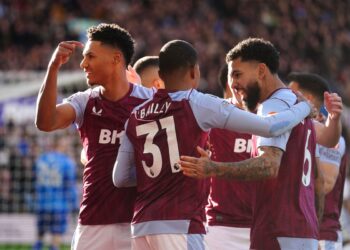 Aston Villa mantém posição entre os quatro primeiros com vitória sobre o Nottingham Forest