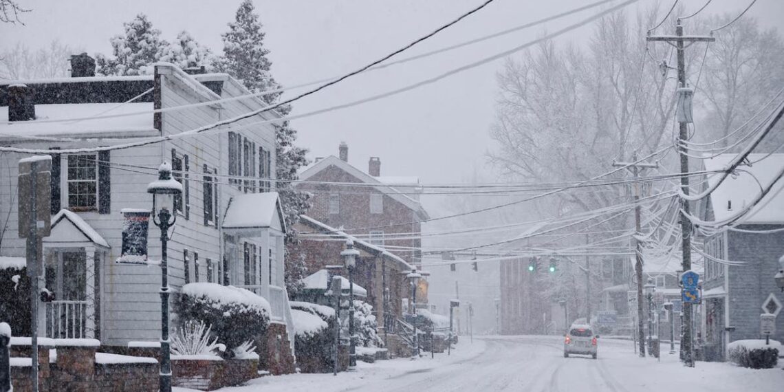 Atualizações ao vivo da tempestade de inverno: Nor'easter ameaça o caos com previsão de até 20 centímetros de neve em Nova York