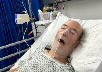 Deitado em agonia em lençóis encharcados de urina: a horrível realidade da vida dos pacientes em uma enfermaria do NHS