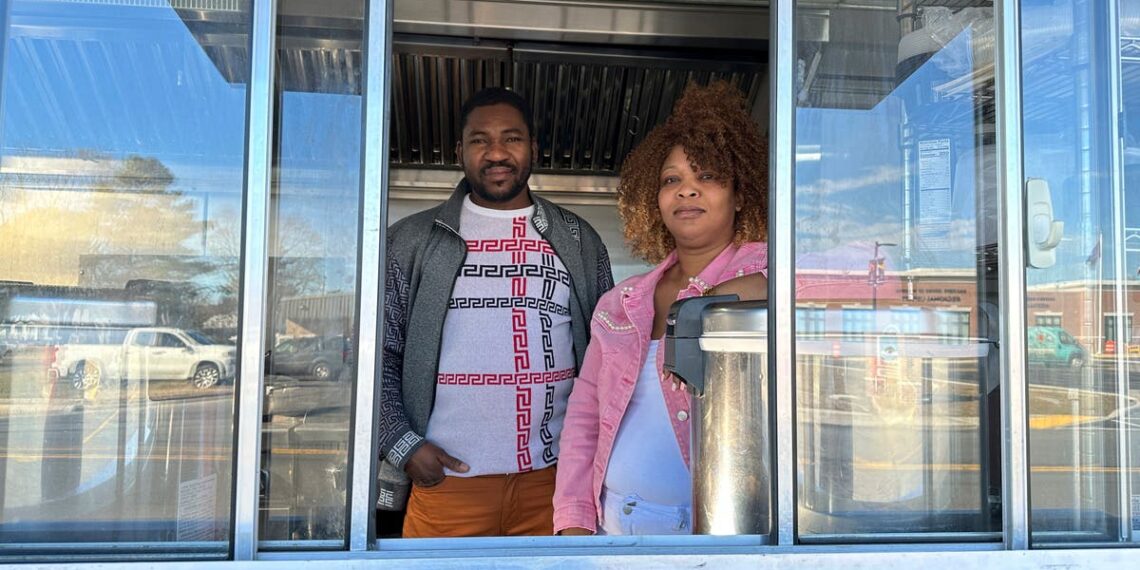 Eles abriram um food truck haitiano.  Então lhes disseram: ‘Volte para o seu país’, diz o processo