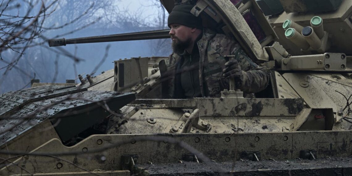 Guerra Ucrânia-Rússia ao vivo: Kiev captura '25 soldados russos' na semana passada, enquanto Moscou constrói uma enorme linha defensiva