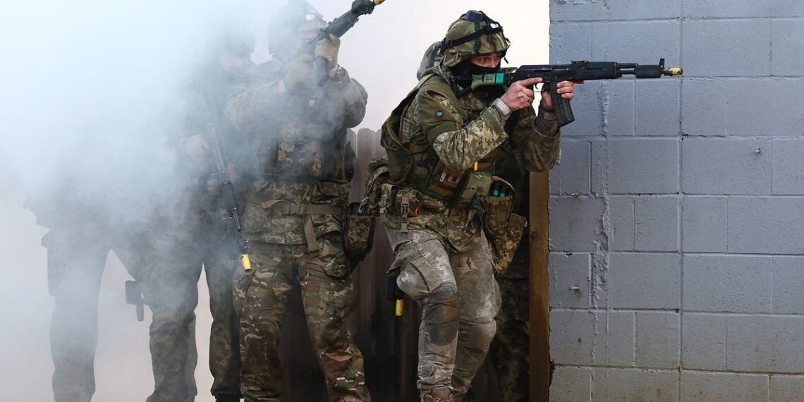 Guerra Ucrânia-Rússia mais recente: tropas de Kiev se retiram das aldeias enquanto a OTAN diz que não há planos para soldados no terreno
