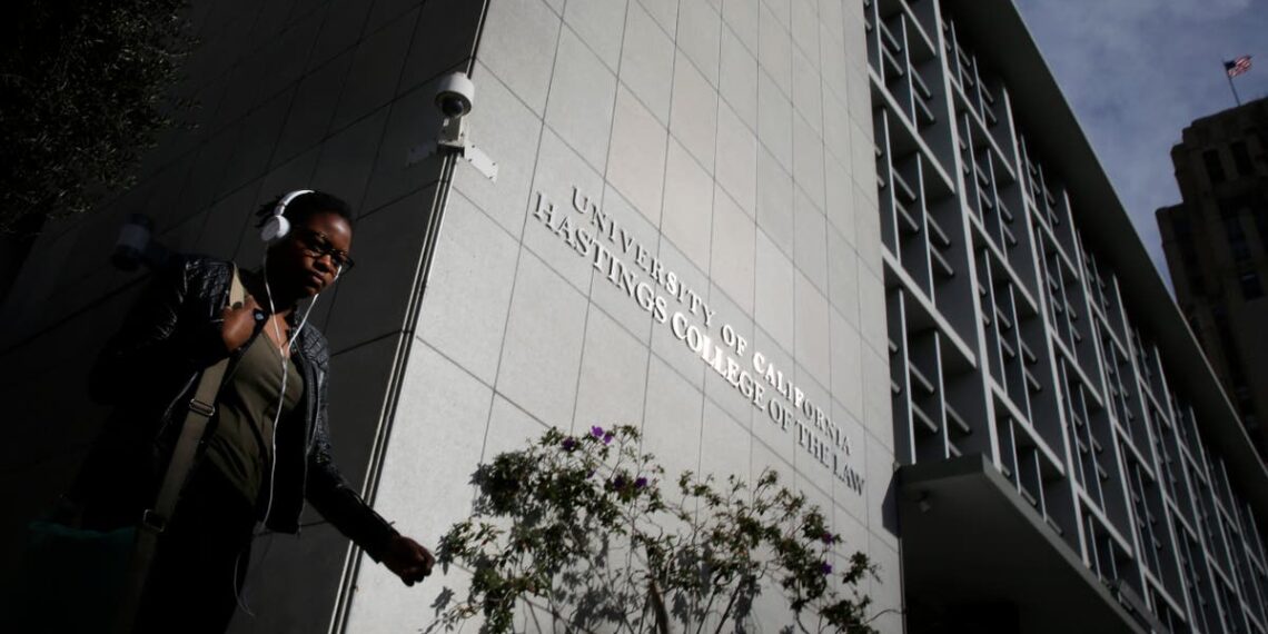 Juiz rejeita ação que contesta mudança de nome da antiga faculdade de direito de Hastings, na Califórnia