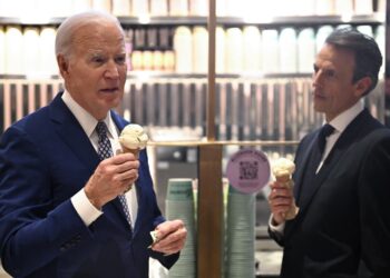 O apresentador da Fox News, Jesse Watters, discursa sobre a masculinidade depois que Biden toma sorvete em público