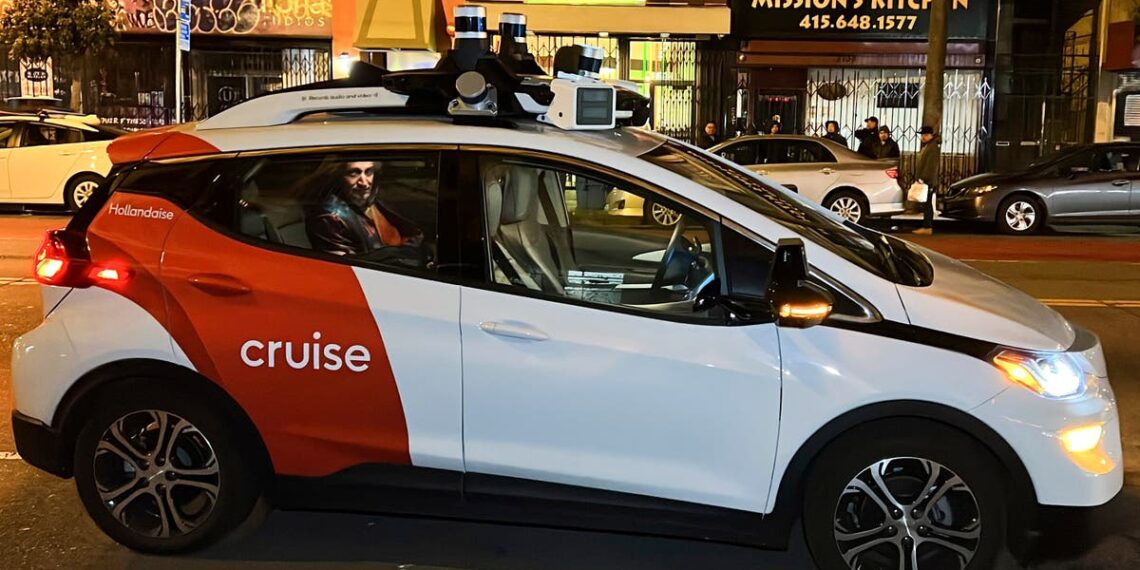 O problemático serviço de táxi-robô da GM enfrenta outra rodada de ridículo público em audiência regulatória