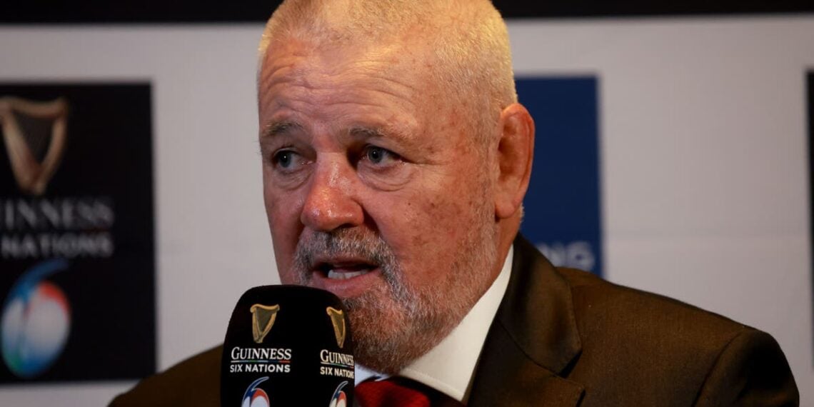 O técnico do País de Gales, Warren Gatland, apoia a Irlanda para a glória do Grand Slam