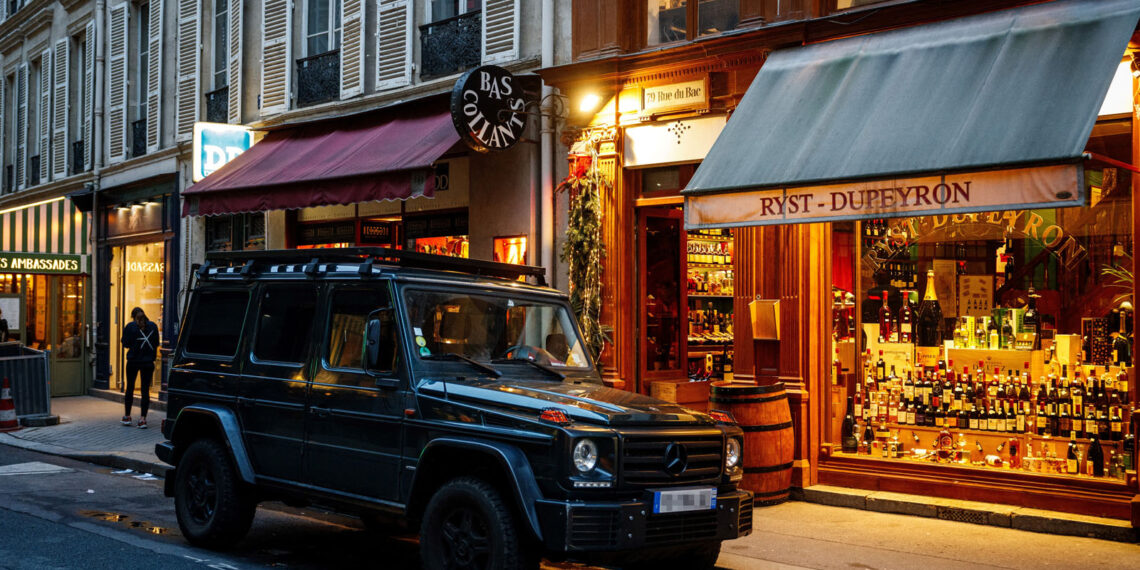 Paris vota para triplicar custos de estacionamento para carros pesados