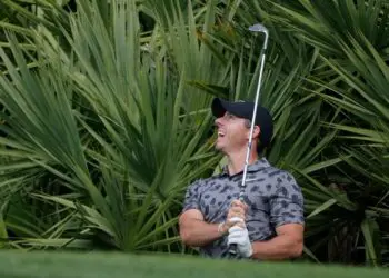 Rory McIlroy faz um início sólido no dia de abertura 'benigno' no PGA National