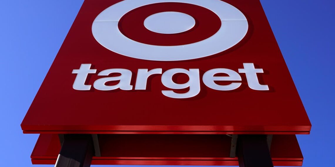 Target para de vender produtos dedicados a ícones dos direitos civis depois que vídeo viral mostra erros