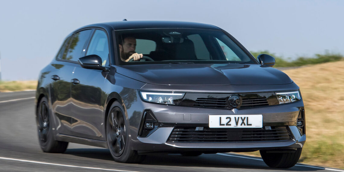 Tecnologia híbrida moderada impulsiona economia e desempenho do Vauxhall Astra