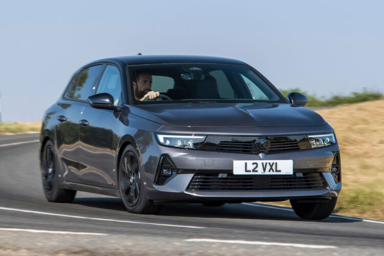 Tecnologia hibrida moderada impulsiona economia e desempenho do Vauxhall Astra