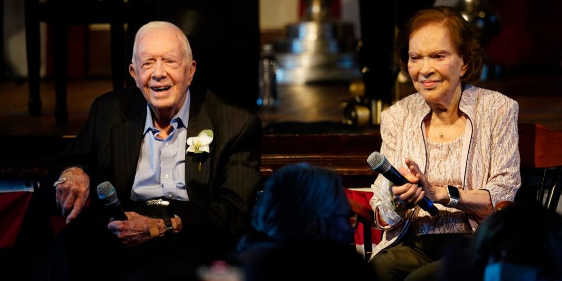 Um ano depois de Jimmy Carter ter entrado em cuidados paliativos, os defensores esperam que sua resistência aumente a conscientização
