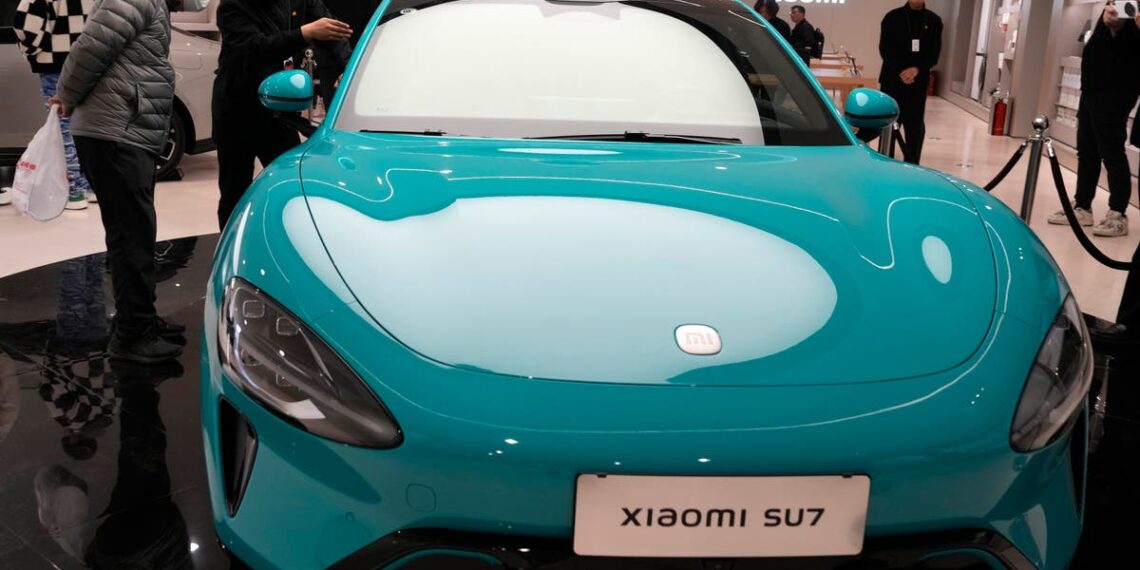 Assista ao vivo enquanto a empresa de tecnologia chinesa Xiaomi lança o tão aguardado veículo elétrico