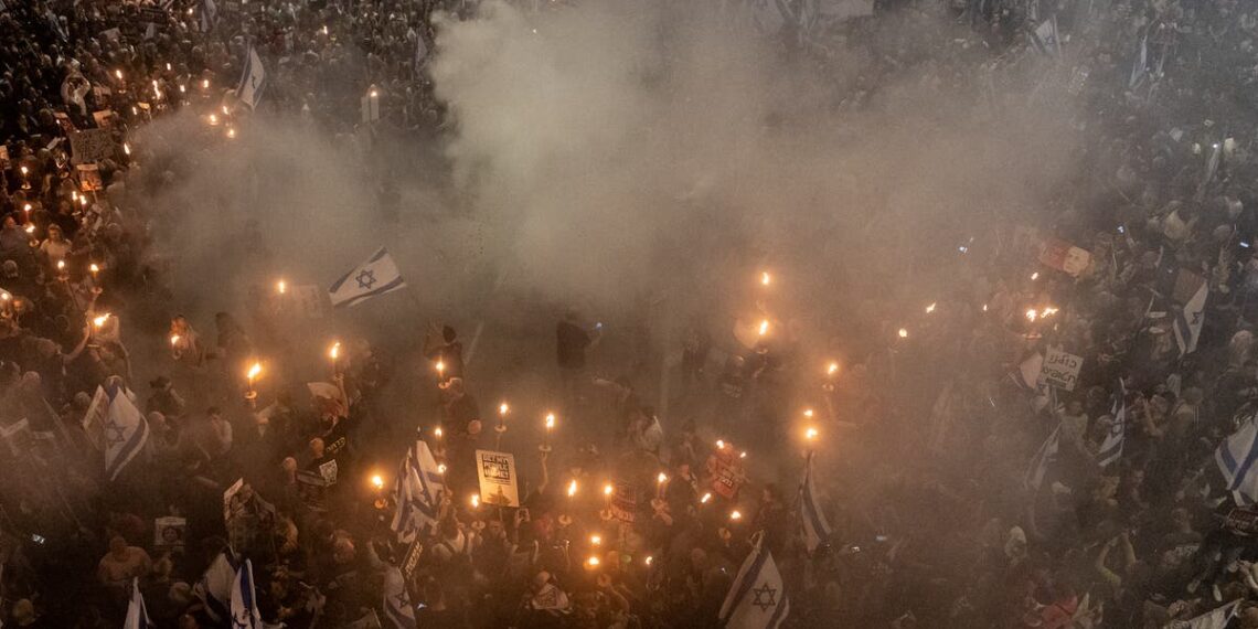 Assista ao vivo: Milhares de manifestantes israelenses pedem a renúncia de Netanyahu