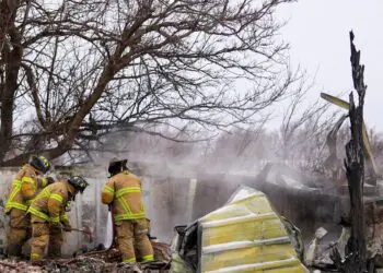 Atualizações ao vivo sobre incêndios florestais no Texas: dois mortos quando o incêndio em Smokehouse Creek se torna o maior incêndio da história do estado