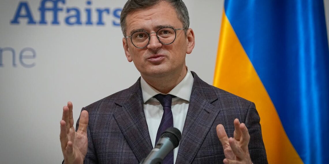 Ministro das Relações Exteriores da Ucrânia diz que negociações incluirão a 'fórmula de paz' ​​de Zelensky durante visita à Índia