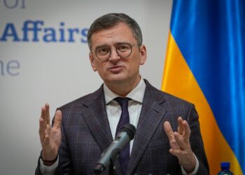 Ministro das Relações Exteriores da Ucrânia diz que negociações incluirão a 'fórmula de paz' ​​de Zelensky durante visita à Índia