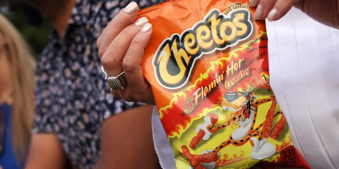 Flamin' Hot Cheetos e Doritos podem ser banidos das escolas da Califórnia de acordo com o projeto de lei proposto
