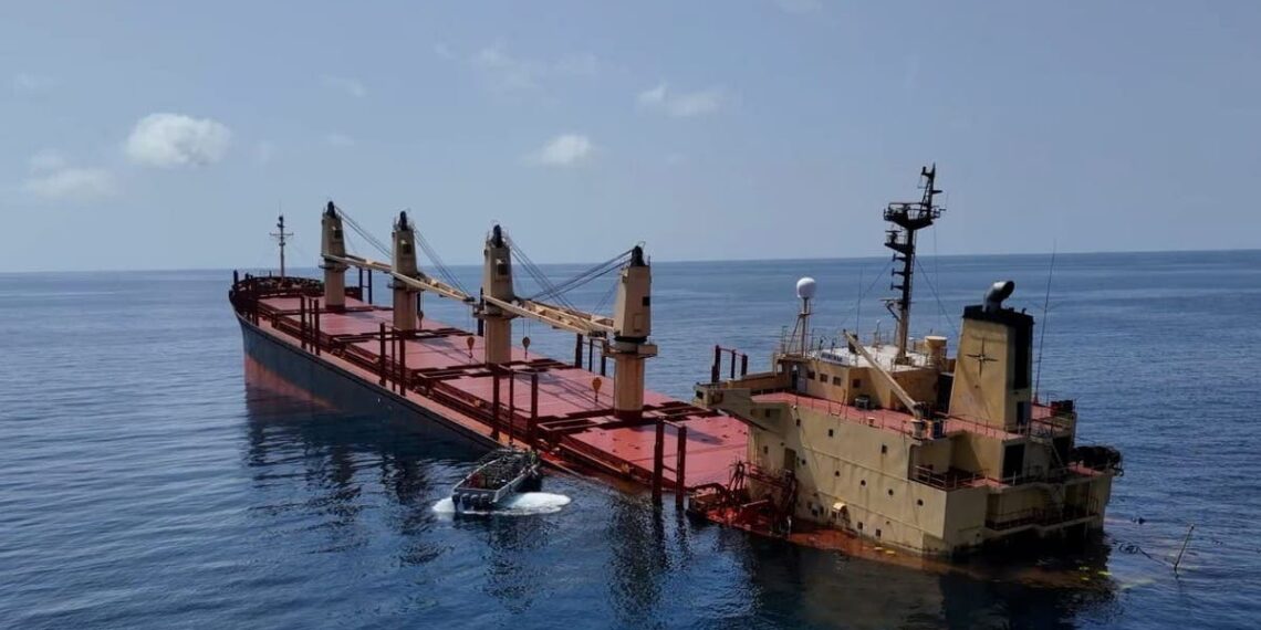 Navio britânico atacado por rebeldes Houthi do Iêmen afunda no Mar Vermelho