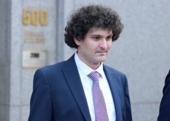O desonrado 'rei da criptografia' Sam Bankman-Fried é condenado a 25 anos por esquema de fraude FTX