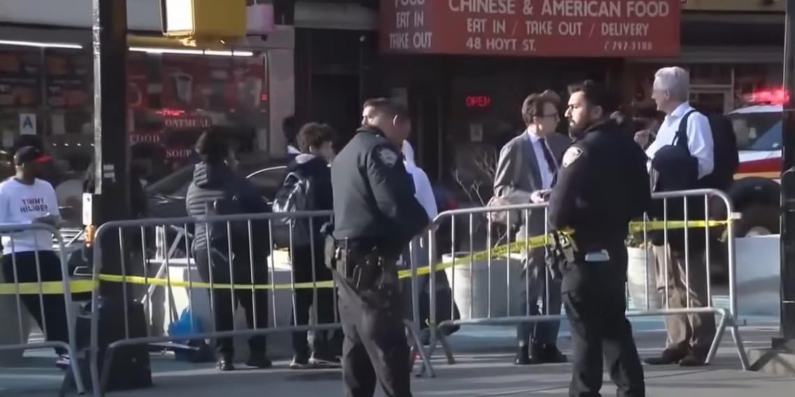 Promotor de Justiça do Brooklyn diz que ainda não há acusações de tiroteio em 'autodefesa' no metrô de Nova York
