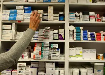 A escassez de medicamentos que salvam vidas tornou-se o “novo normal” no Reino Unido