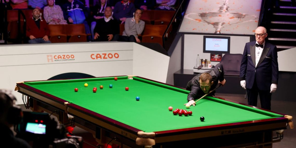 A sombra da Arábia Saudita se aproxima enquanto o Campeonato Mundial de Snooker enfrenta a decisão mais difícil