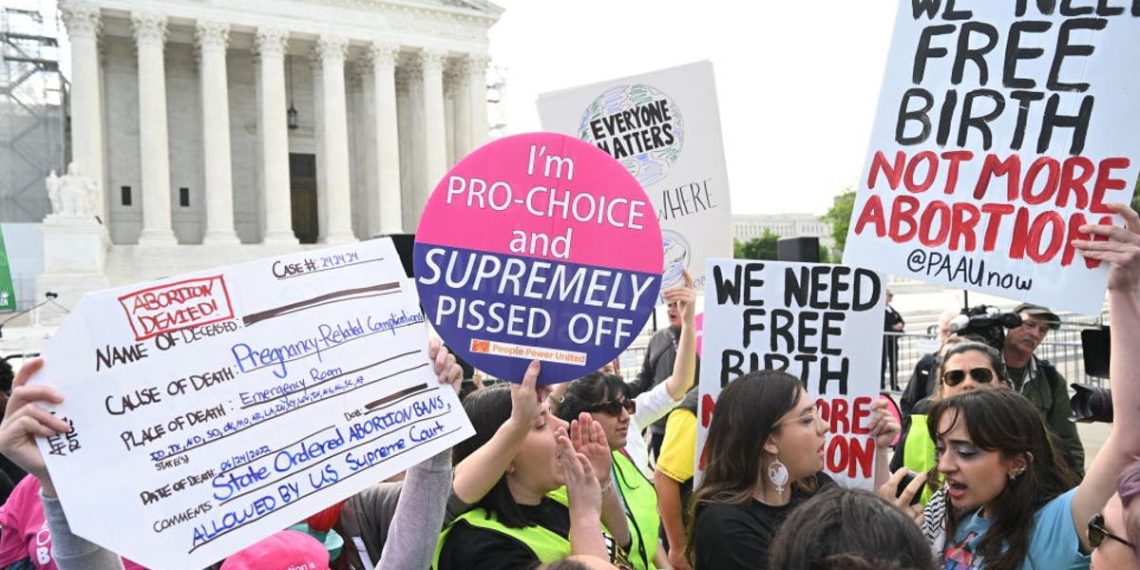 A luta pelo aborto retorna à Suprema Corte enquanto os juízes questionam se a proibição de Idaho viola os direitos fundamentais