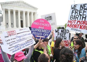 A luta pelo aborto retorna à Suprema Corte enquanto os juízes questionam se a proibição de Idaho viola os direitos fundamentais