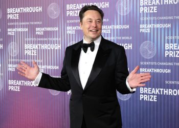 As ações da Tesla caem abaixo de US$ 150, anulando os ganhos de um ano – três dias depois de Musk demitir 14 mil pessoas